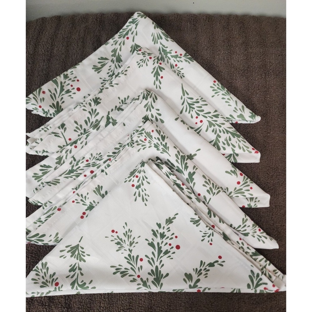 Food Network Cloth Christmas Napkins White Green Leaves Red Berries (5)